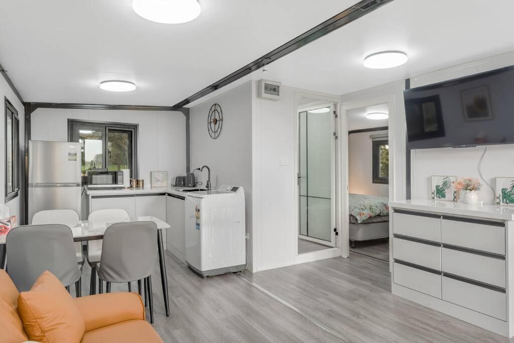 2 Bedrooms Cabin 5 Min To Pukekohe Town Centre Екстериор снимка