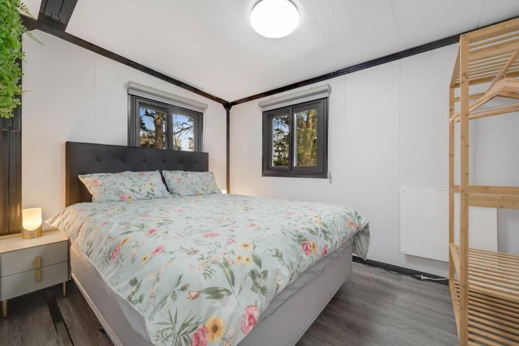 2 Bedrooms Cabin 5 Min To Pukekohe Town Centre Екстериор снимка